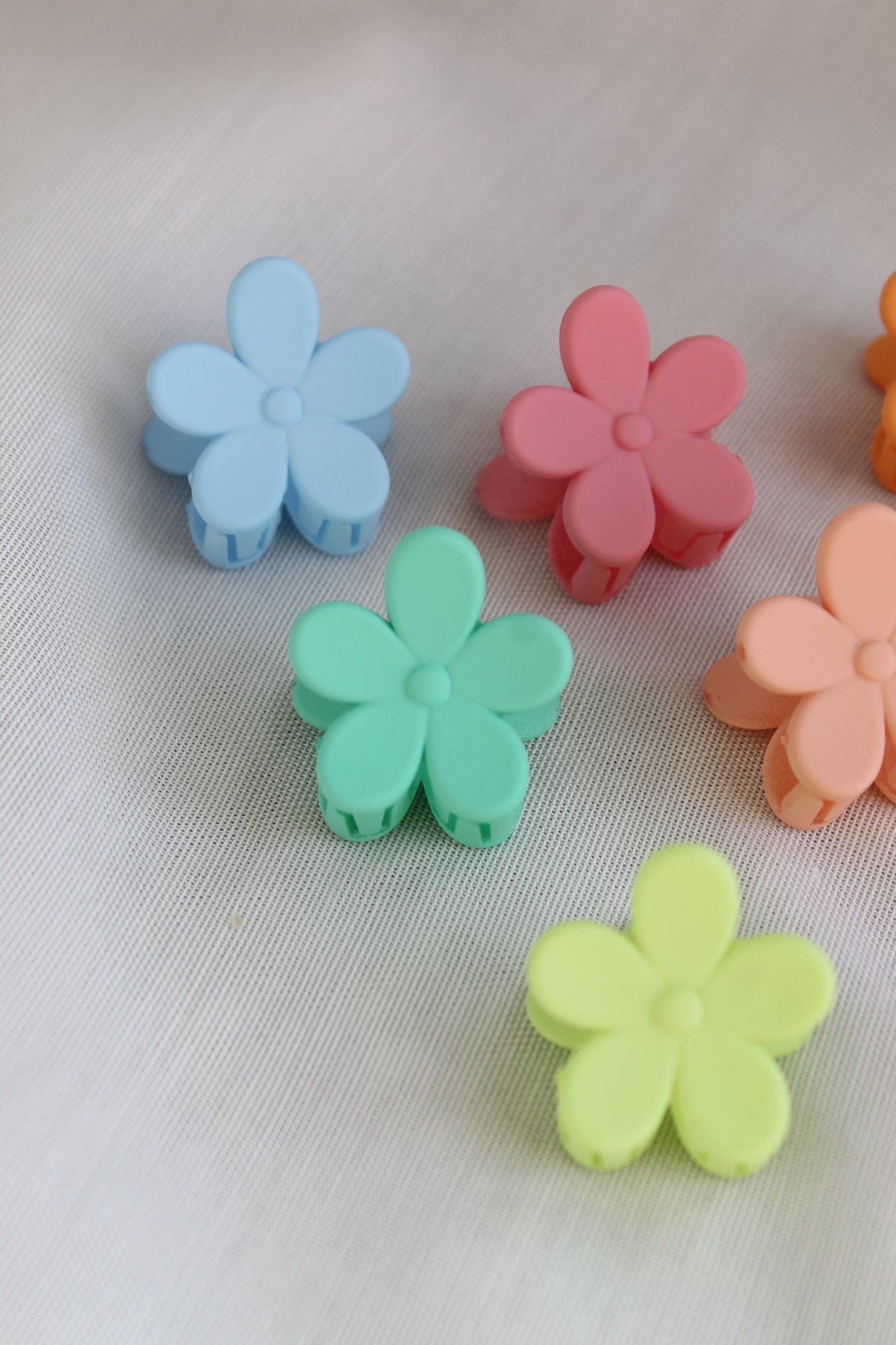 Mini flower hair clip