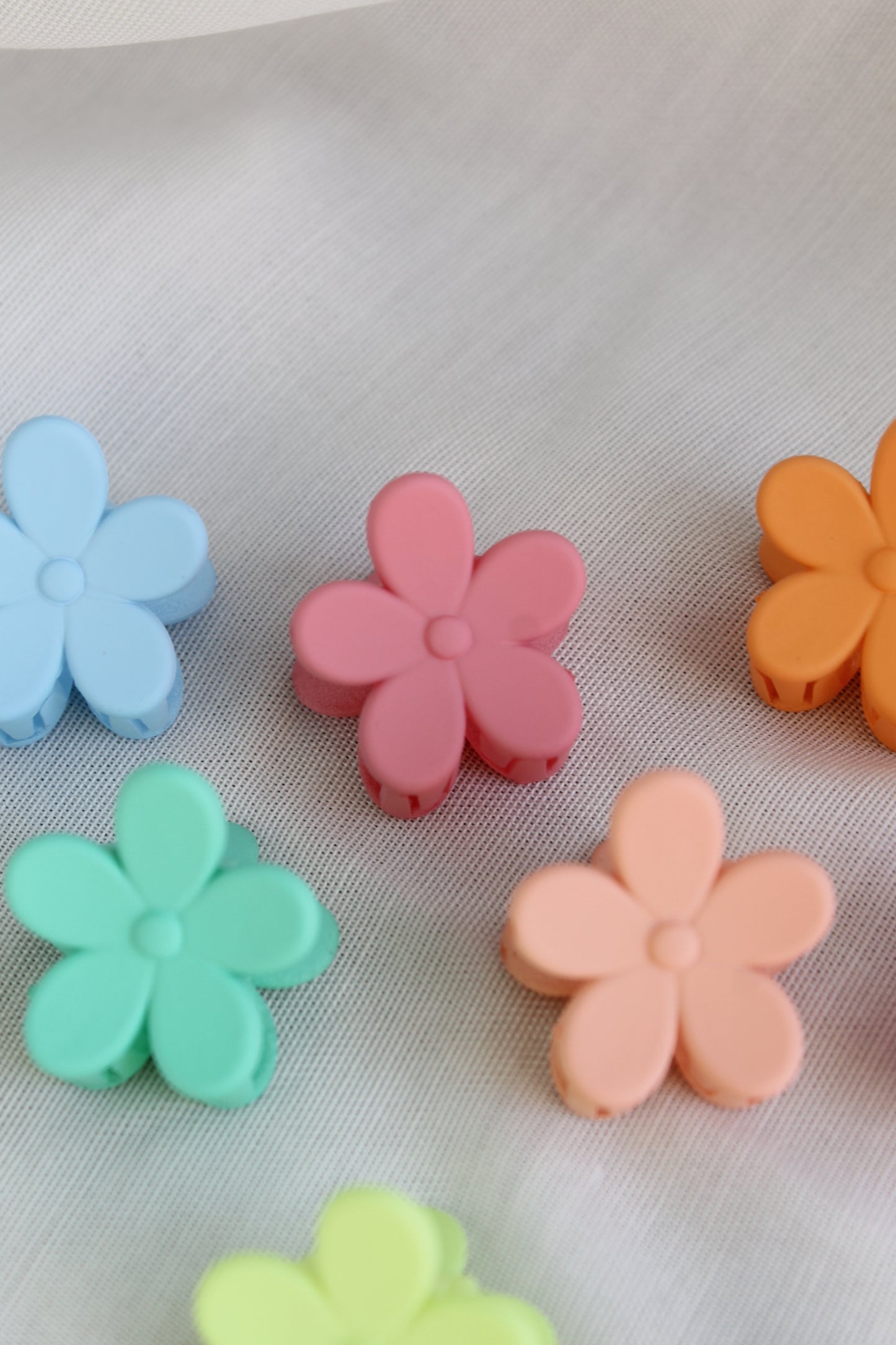 Mini flower hair clip