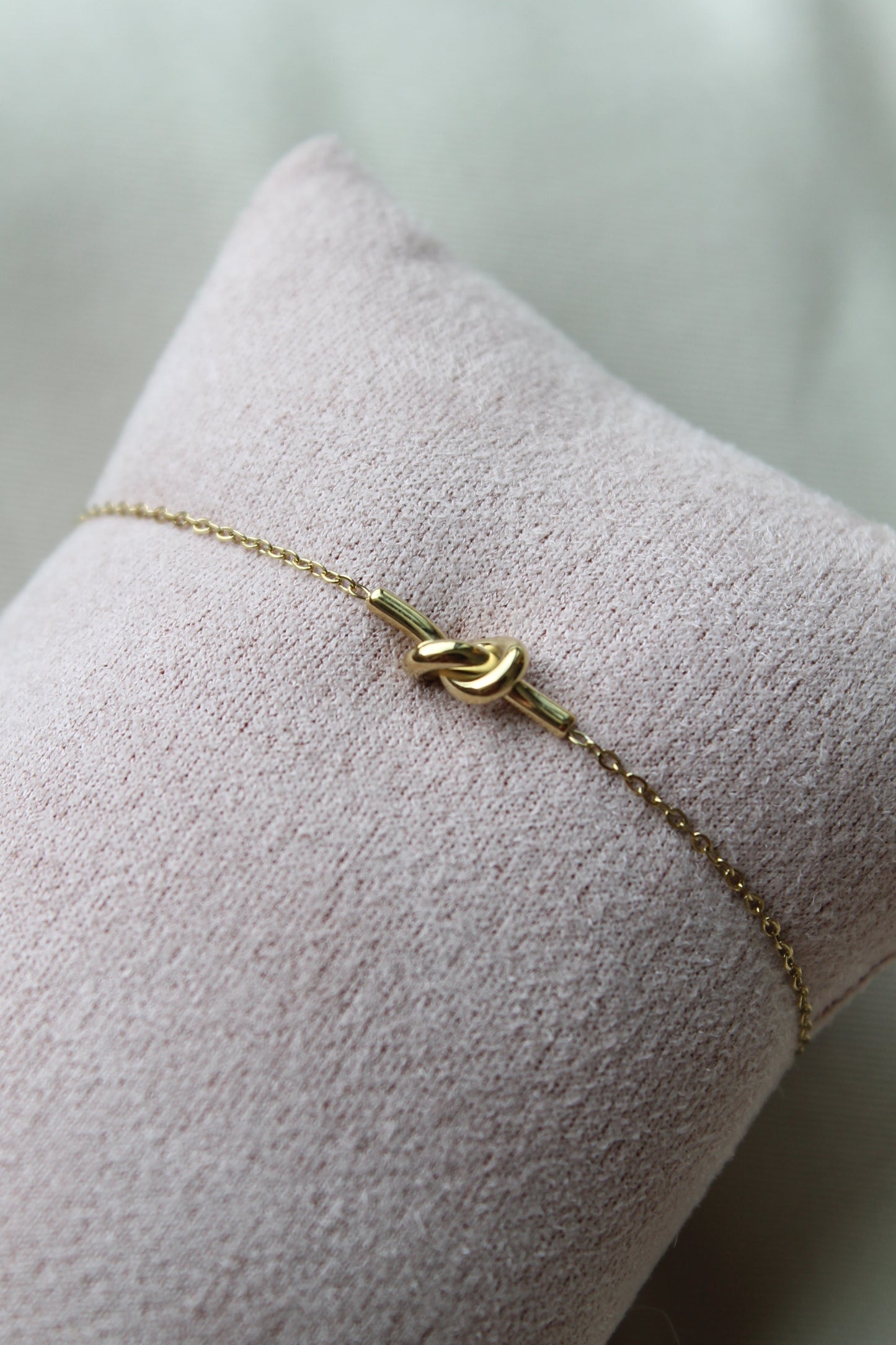 Golden knot (bracelet)