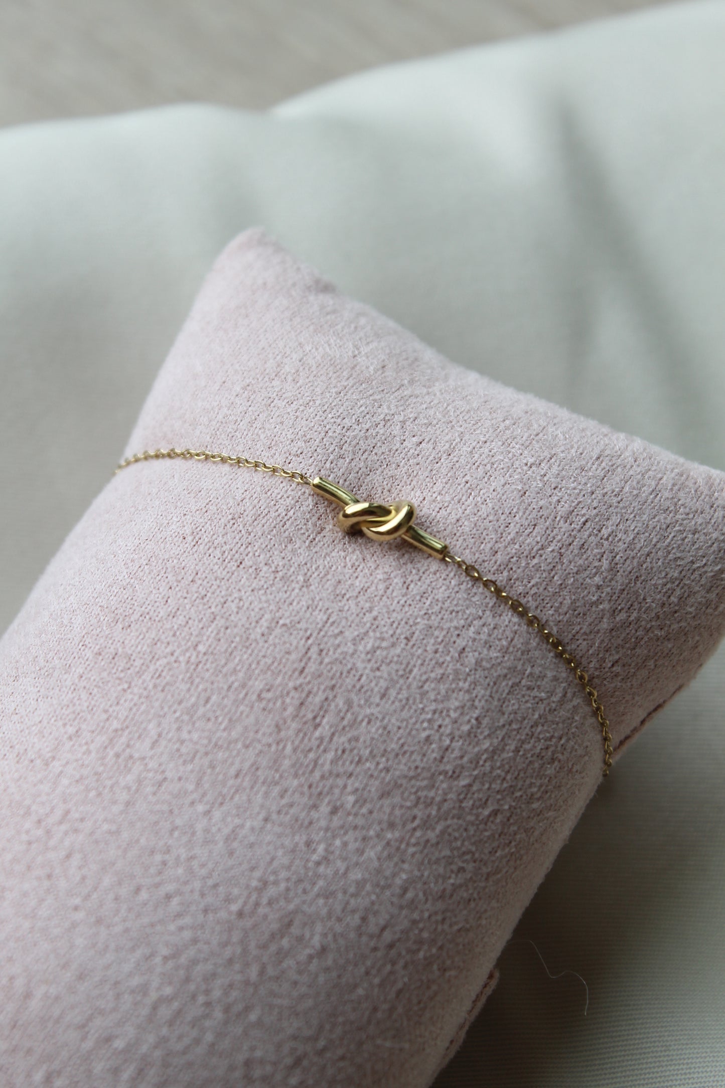 Golden knot (bracelet)