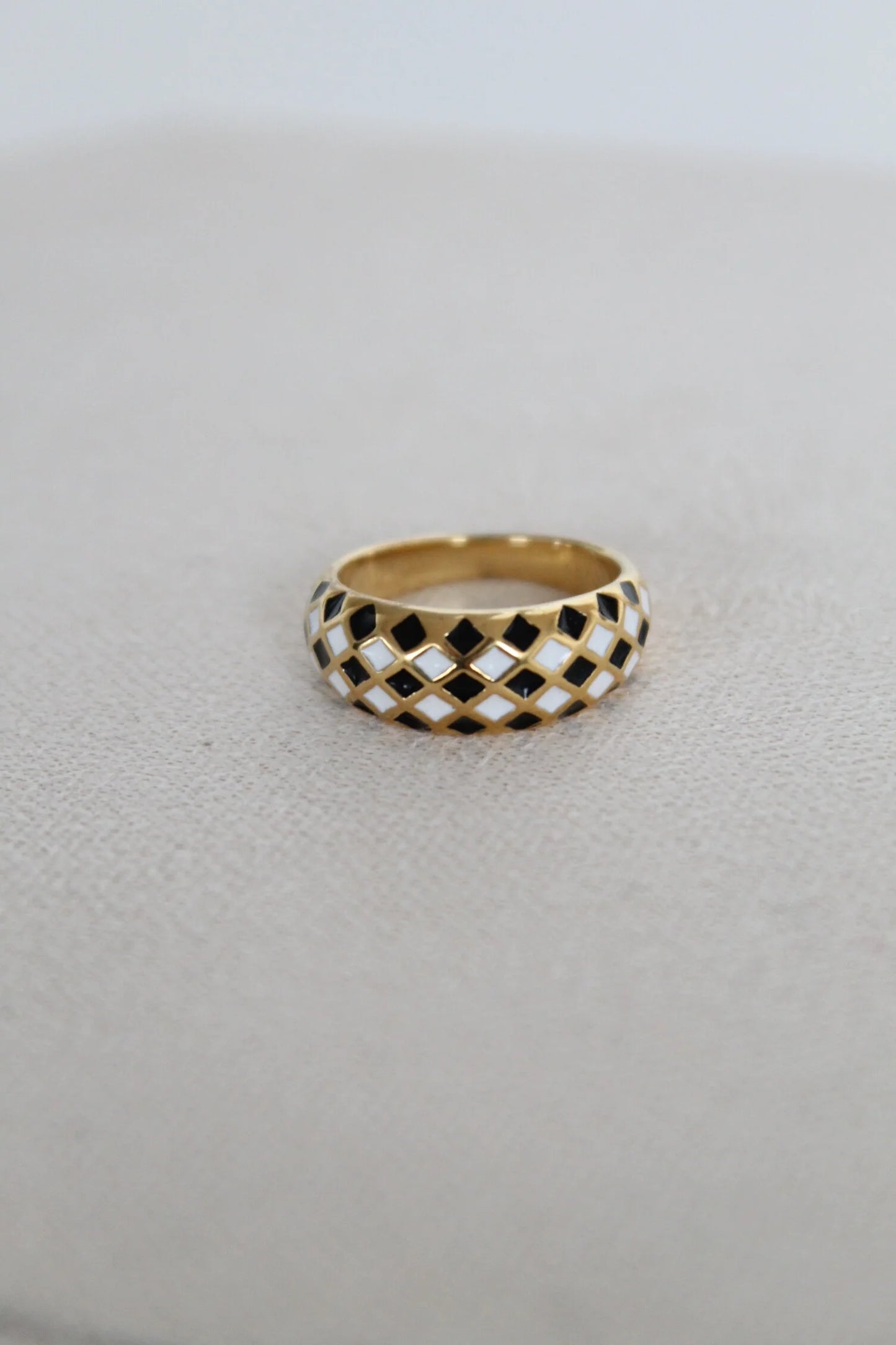 Checkerboard (ring)